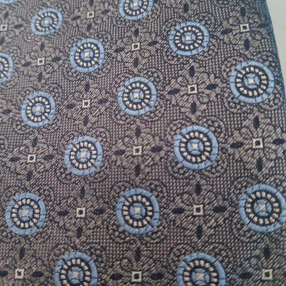 David Donahue Men’s Silk Necktie USA Gray Blue White Geometric 3.3 X 60